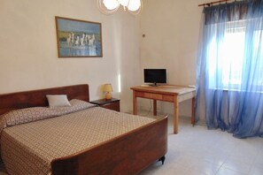 2 bedrooms, bed sheets