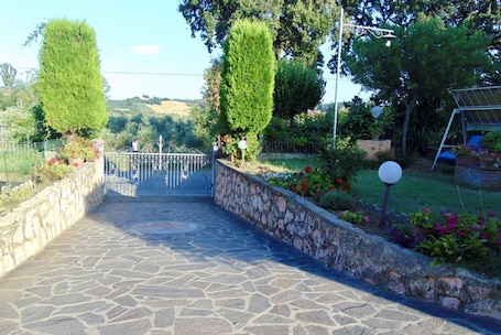 Property grounds. SE021 Senigallia, three-room apartment in a private area