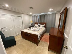 2 bedrooms, desk, iron/ironing board, travel cot