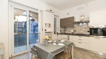 KĂŒhlschrank, Herdplatte, Toaster