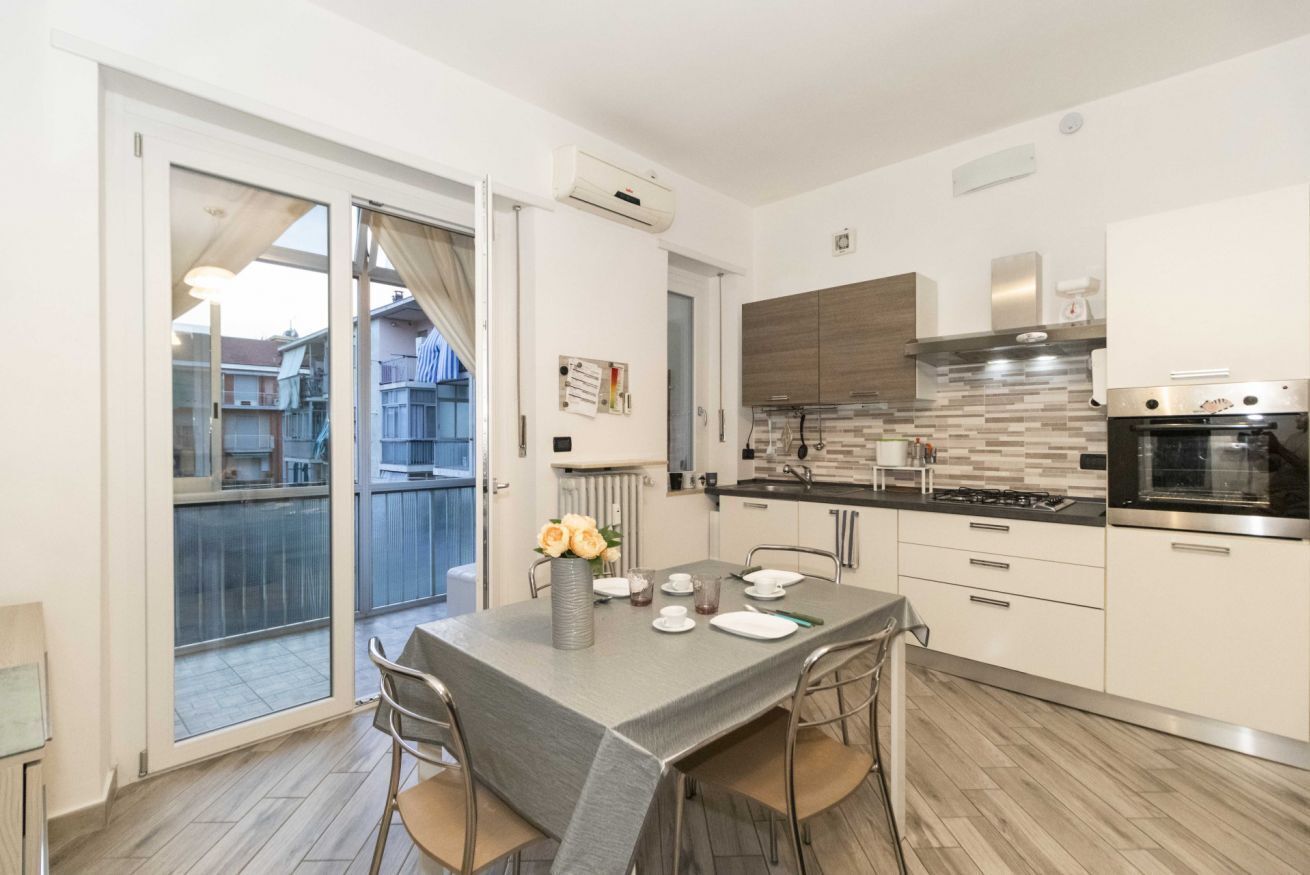 Réfrigérateur, plaque de cuisson, grille-pain