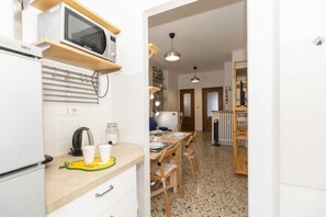 Kjøleskap, kokeplater og brødrister