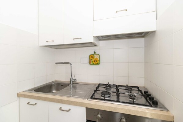 Fridge, oven, stovetop, toaster