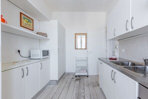Mikroaaltouuni, uuni, liesi, astianpesukone