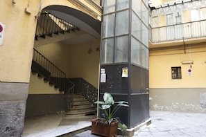 Exterior detail - GuestHost - Veiled Christ Studio Apartment (Napoli)