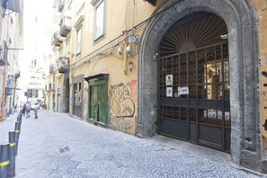 Exterior detail - GuestHost - Veiled Christ Studio Apartment (Napoli)