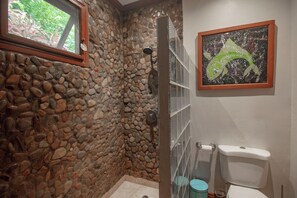 Shower, hair dryer, towels, soap - Rancho Santana. Charming garden Casita V-14 surrounded by tropical gardens. (Tola)