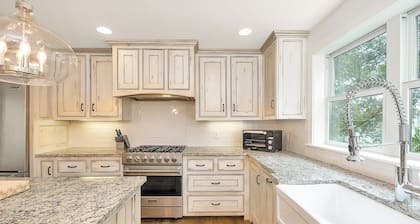 Luxurious 4-Bedroom Inlet Villa with Private Pool in East Beach, Saint Simons Island