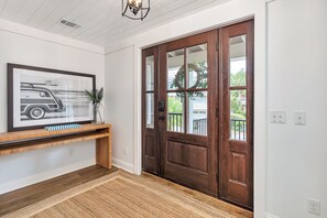 Interior - Luxurious 4-Bedroom Inlet Villa with Private Pool in East Beach, Saint Simons Island (Saint Simons Island)