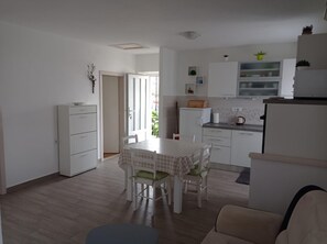 Apartment, Smoking - Perica - 10 m From sea - A1 4 (Postira)