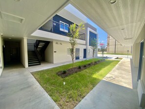 Exterior - Bluestar Inn (Houston)