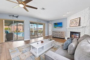 TV, fireplace