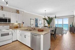 Réfrigérateur, four, plaque de cuisson, lave-vaisselle