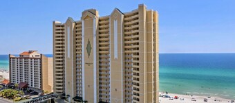 Bahama Breeze by AvantStay | Gulf Front, 2 Pools, Beach Chairs Included!