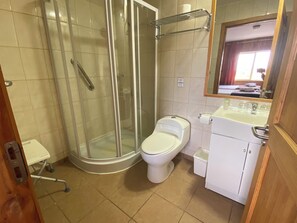 Shower, towels
