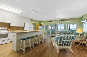 Interior - Relax with the whole family at this peaceful place to stay. (Panacea)