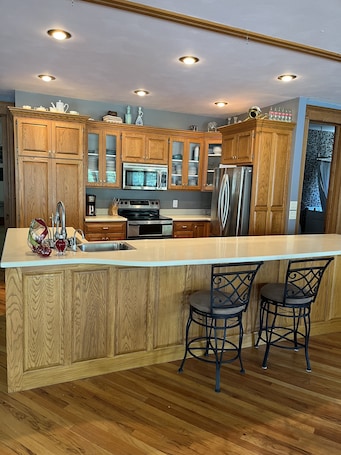 Fridge, microwave, oven, stovetop. 1895 Grand Victorian Lady 4 Bedrooms 3 Baths Lush Gardens Pet Friendly Gorgeous!