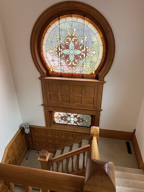 Interior - 1895 Grand Victorian Lady 4 Bedrooms 3 Baths Lush Gardens Pet Friendly Gorgeous! (Washington)