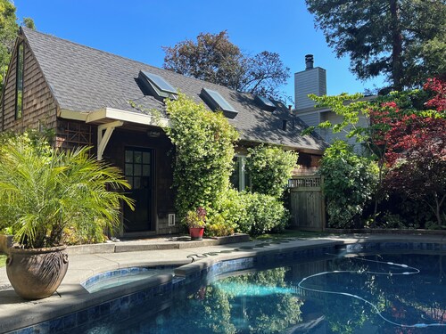 16 min. from San Francisco. 40 min. from Napa. . Walk to breweries, restaurants.