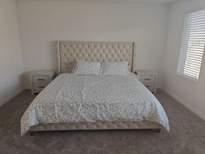 4 bedrooms, iron/ironing board, WiFi, bed sheets