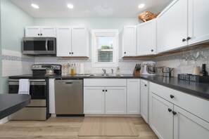 Fridge, microwave, stovetop, dishwasher