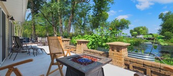 Channel Charmer - Prime Gun Lake Waterfront Stay