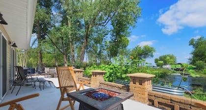 Channel Charmer - Located on Gun Lake - prime spot!