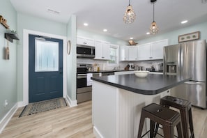 Fridge, microwave, stovetop, dishwasher