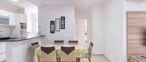 Traditional Apartment | Dining