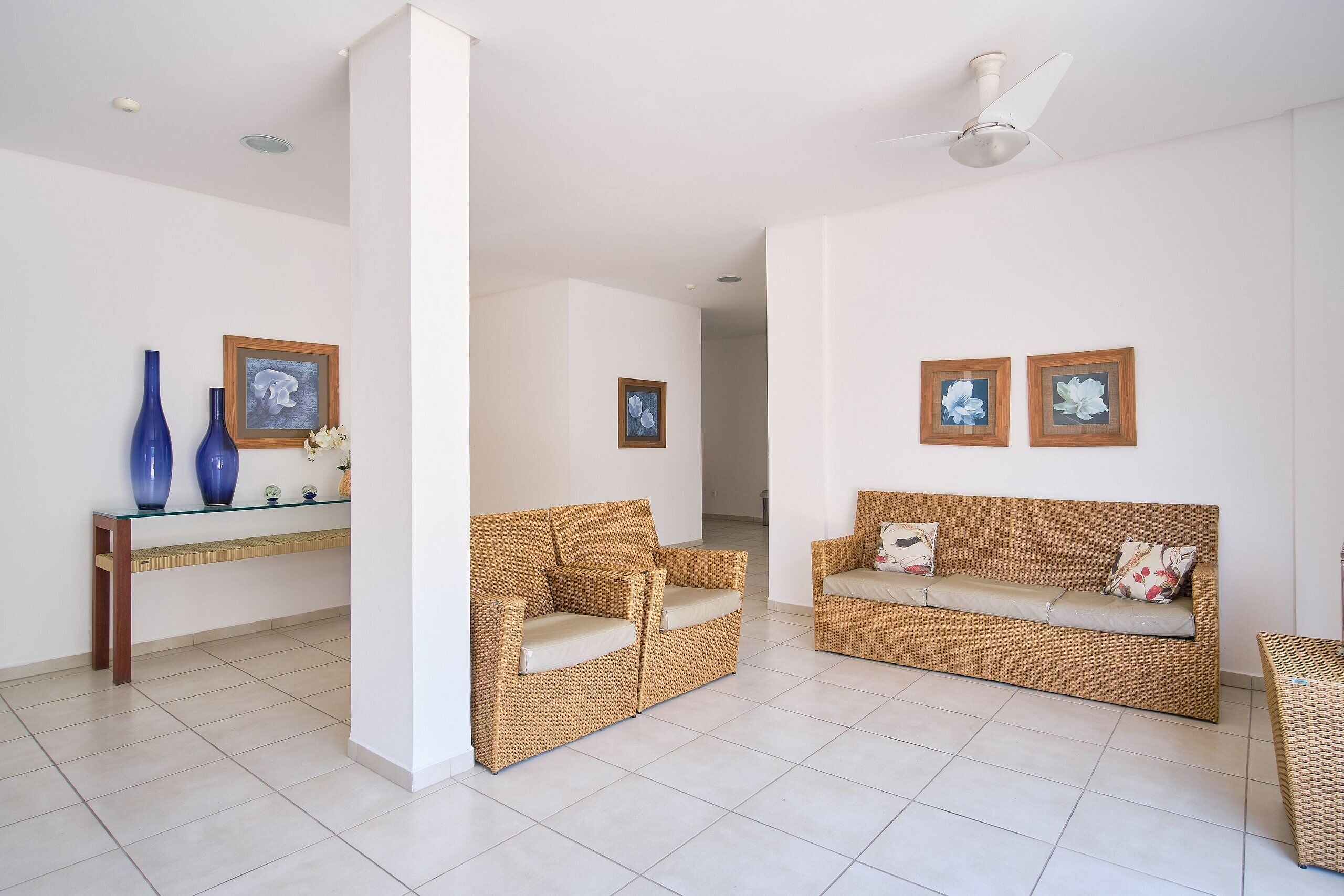 Apartamento tradicional | Zona de estar | Televisión de pantalla plana de 41 pulgadas con canales digitales