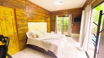 3 habitaciones, escritorio, wifi gratis y ropa de cama