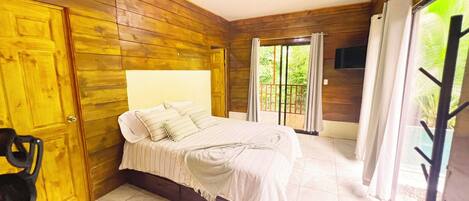 3 bedrooms, desk, free WiFi, bed sheets