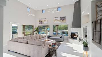 Smart TV, fireplace, books, stereo