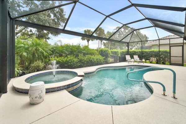 A heated pool - Place of Elegance and Style, Located on a Golf Course (Venice)