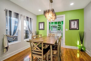 Dining - Hi there, how's it going? (Galveston)