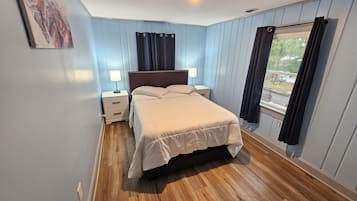 3 bedrooms, iron/ironing board, WiFi, bed sheets