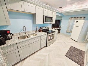 Private kitchen - 3bed 1ba unit 1 Located in Lewes Pet Friendly  (Lewes)