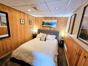 3 bedrooms, iron/ironing board, travel crib, free WiFi