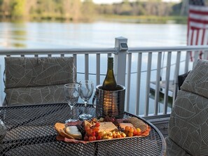 Outdoor dining - Private Beach Waterfront w/ Dock - Rock River Hideaway (Edgerton)