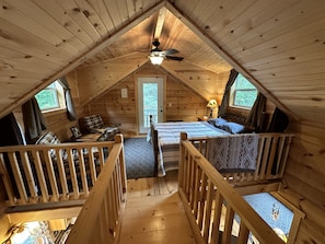 3 室のベッドルーム、デスク、WiFi (無料)、ベッドシーツ