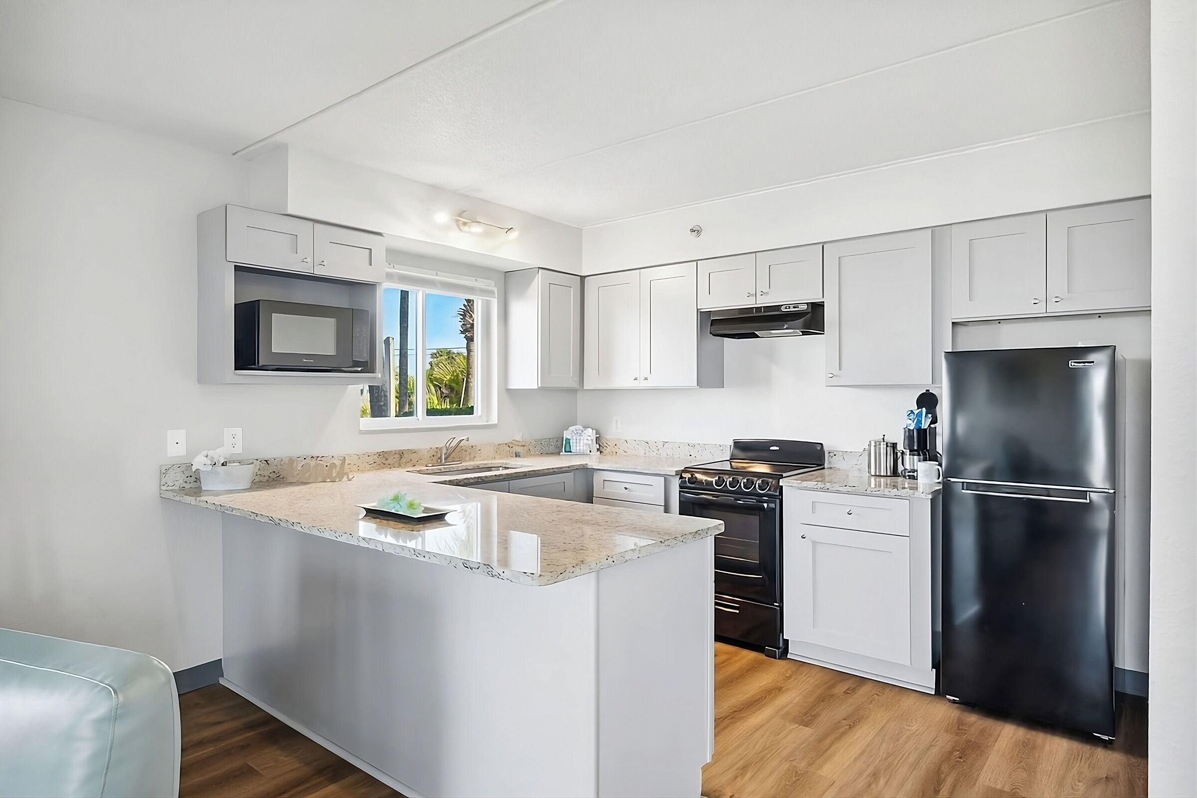 Enjoy a Hassle-Free and Comfortable Stay! 2 Spacious Units, Free Parking, Pool
