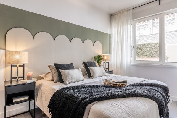 1 chambre, fer et planche à repasser, literie fournie