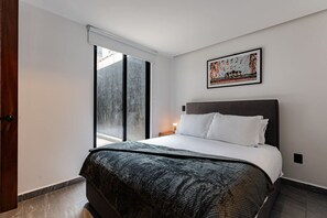 1 slaapkamer, een strijkplank/strijkijzer, wifi, beddengoed