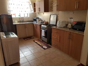 Fridge, microwave, oven, electric kettle - Serenity at it's best, with all the amenities in the city under the sun. (Nairobi County)