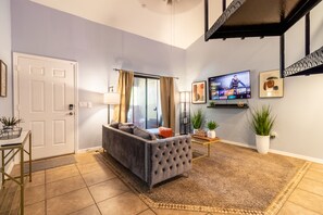 Smart TV - Desert Retreat: Luxury Condo Loft - Work Friendly (Chandler)