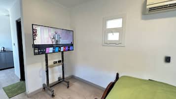 1 slaapkamer, een strijkplank/strijkijzer, wifi, beddengoed