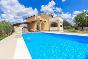 4 bedrooms - Holiday Houses, Villas Brist - With Pool (Drnis)