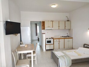 2 bedrooms, free WiFi, bed sheets - Holiday Home '11 Perasma Kypri Beach Apt' with Private Terrace, Wi-Fi and Air Conditioning (Kypri)