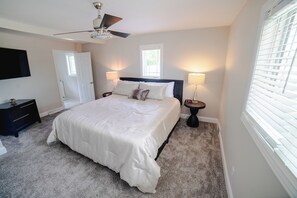 4 bedrooms, iron/ironing board, WiFi, bed sheets