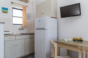 Kjøleskap, kokeplater og kjøkkenutstyr